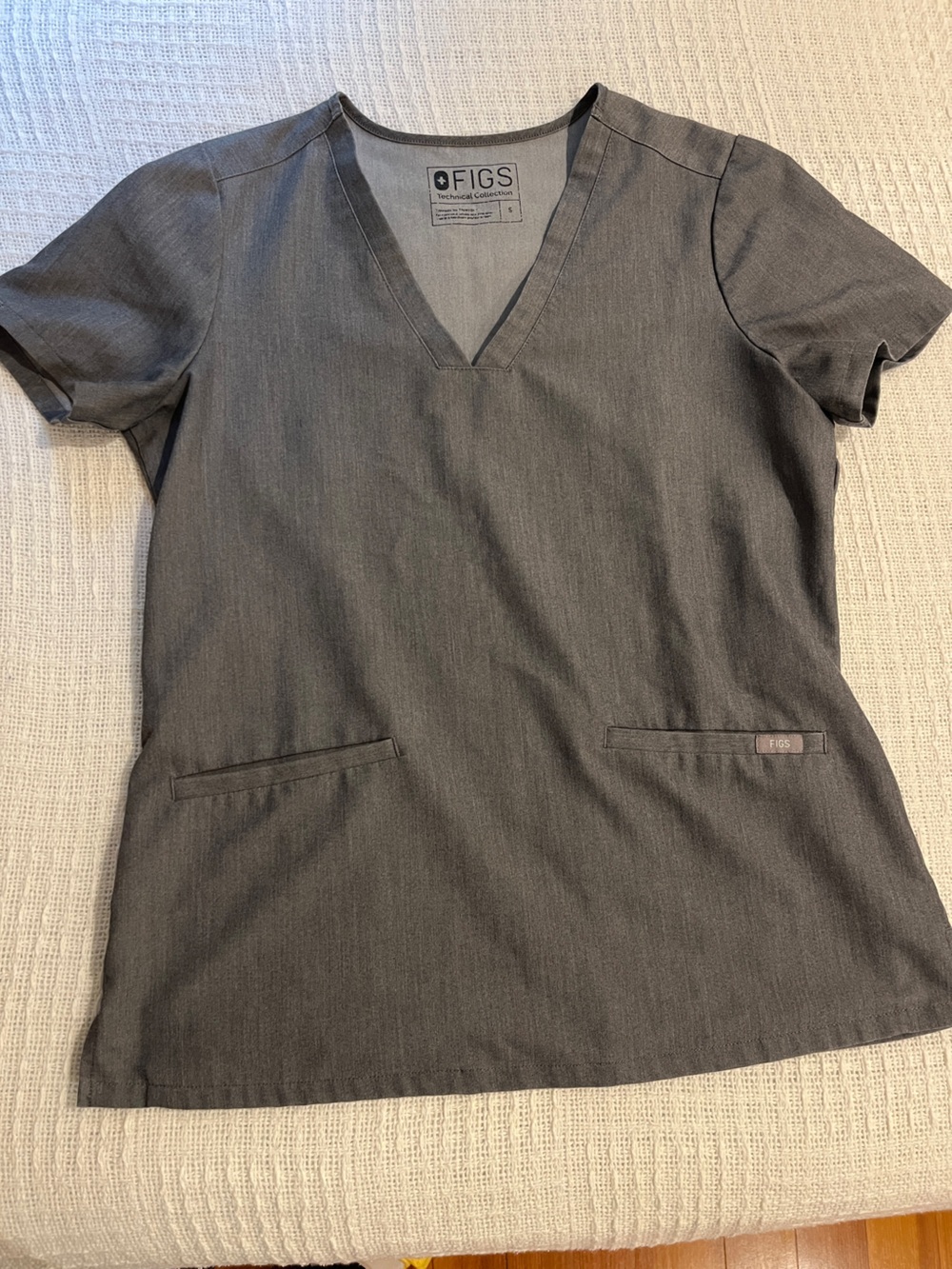 Figs scrub top